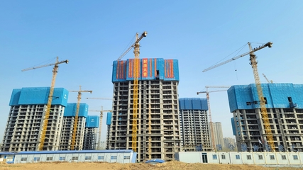 中冶天工承建濱州康怡小區安置區工程首棟單體封頂，景觀工程同步推進助力美好家園建設